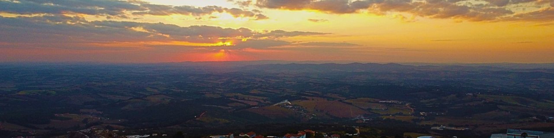 Banner principal do site: São Thomé das Letras, Minas Gerais: O Guia de Aventuras na Serra Mística