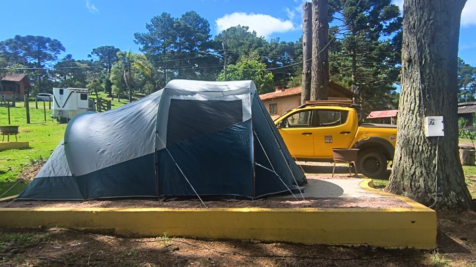Barraca Quechua Fresh and Black, Montada no Camping Fazenda Evaristo em Rio Negrinho - SC