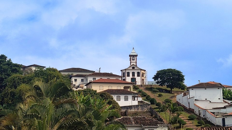 [Imagem de introdução de Serro]