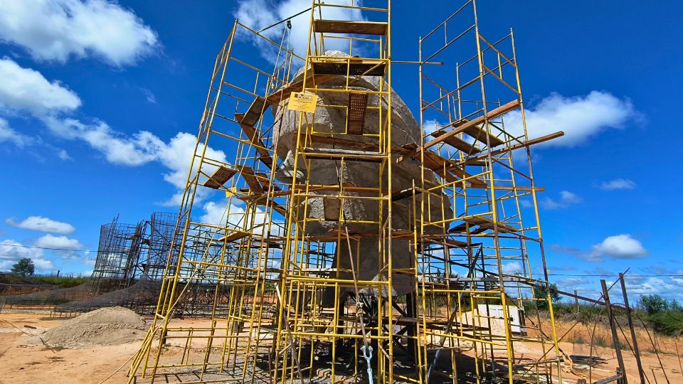[Imagem de Estátua de São Miguel Arcanjo]