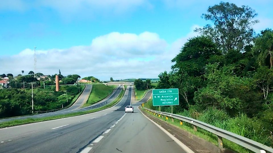 Foto de Acesso a Gramadinho na BR 373 / SP 270