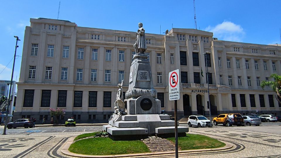 [Imagem de Centro Histórico de Santos: Onde a História do Brasil Ganha Vida]