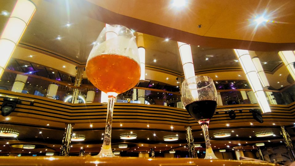 Uma taça de Drink e uma de Vinho no Grand Bar Orlov