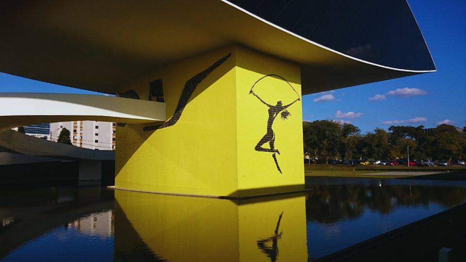 Museu Oscar Niemeyer em forma de Pinhão,mas ficou conhecido como Museu da Olho