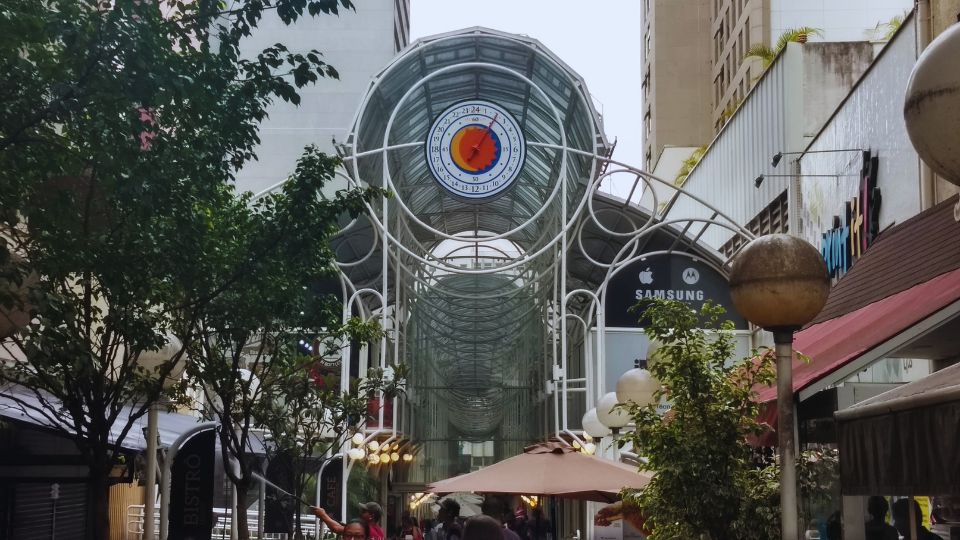 Rua 24 Horas em Curitiba