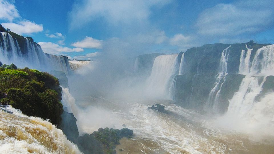 Foto tirada da ponta da passarela, você fica de frente para a Garganta do Diabo. O banho aqui é certo