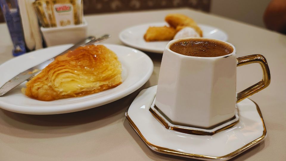 Café Árabe com um delicioso folhado de creme