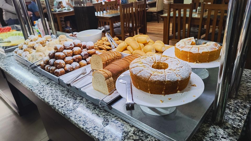 Buffet de café da manhã da Pousada Caroline em Foz do Iguaçu