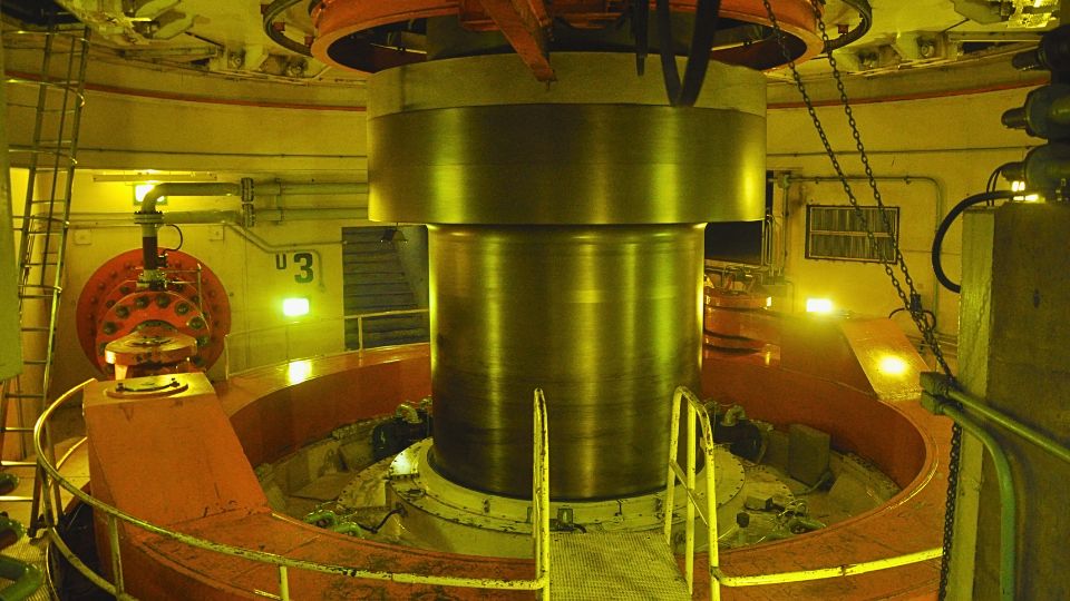 Turbina de geração de energia em Itaipu, no Passeio Itaipu Especial