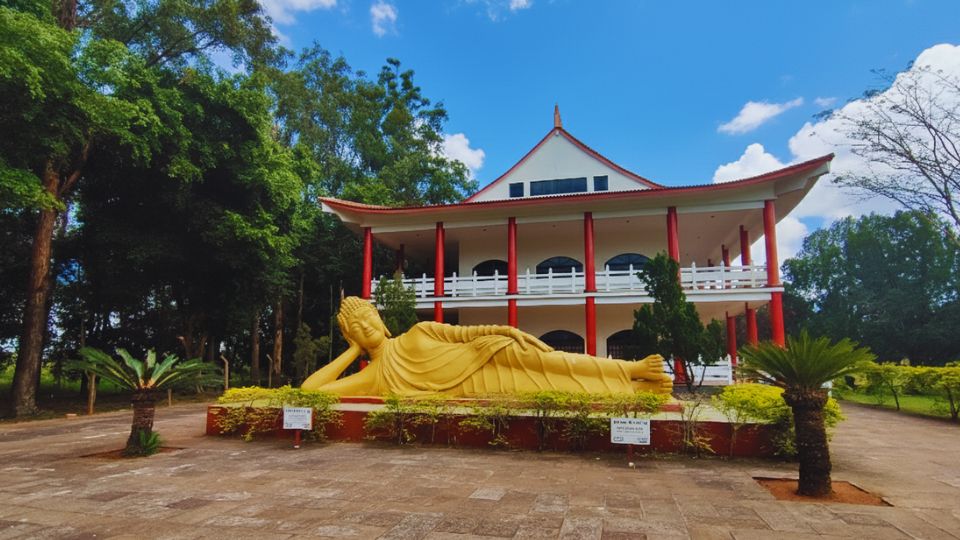 Imagem do Buda deitado no Templo Budista de Foz do Iguaçu