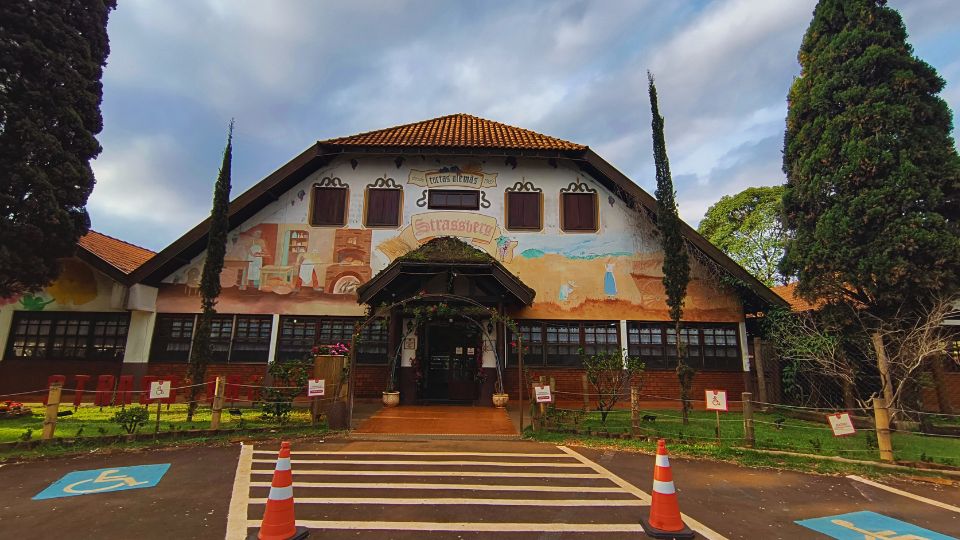 Fachada do Restaurante Strassberg Delícias Alemãs, com arquitetura inspirada em contruções da Alemanha