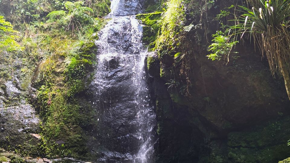 A água na Cachoeira do Índio é bem gelada e recebe pouco sol