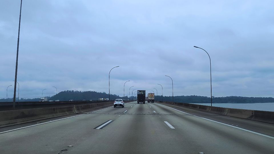 Imagem do Rodoanel de São Paulo - Trecho Sul com o tempo nublado