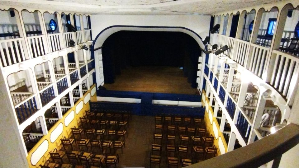 Fachada do Teatro Municipal de Sabará, também conhecido como Casa da Ópera.